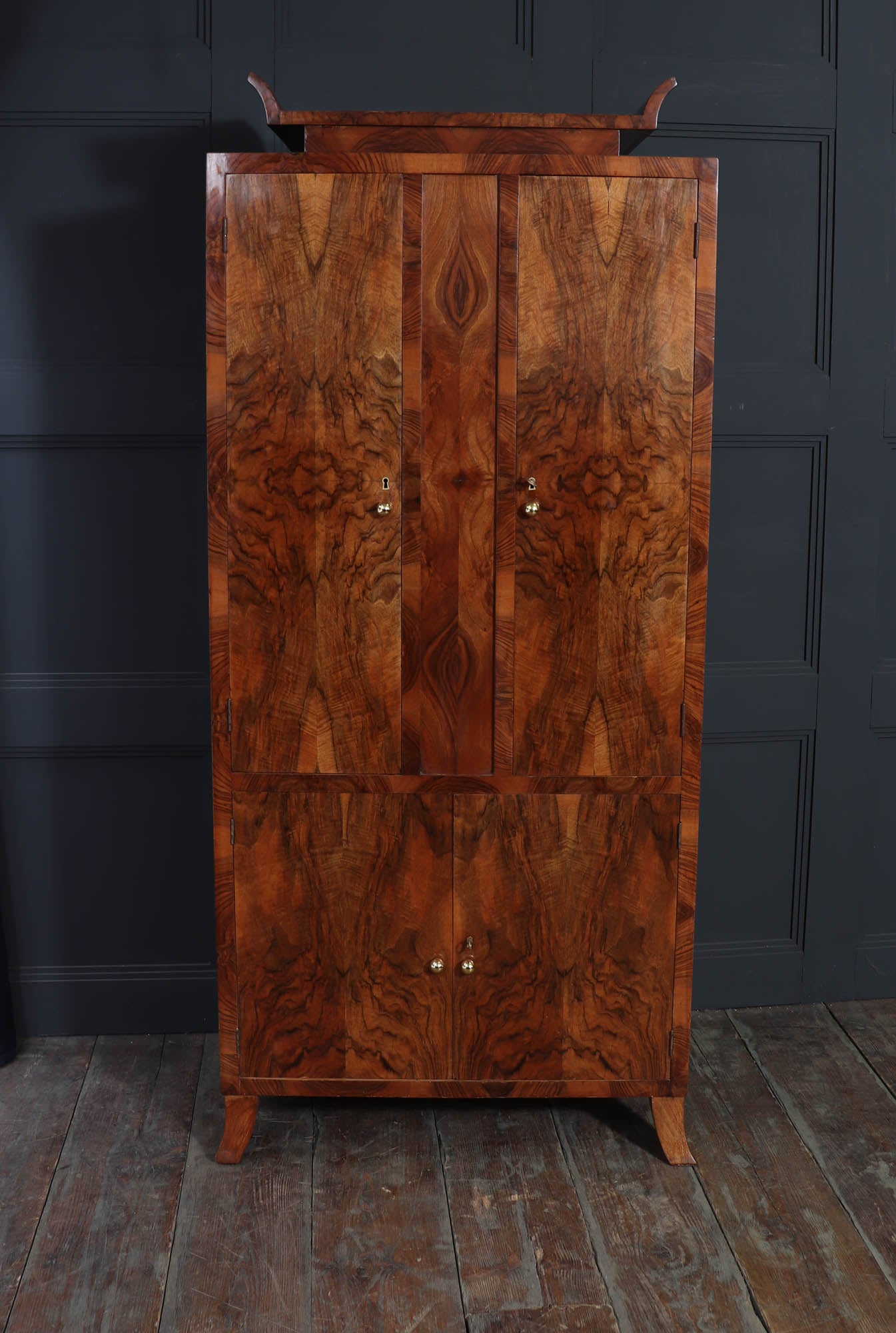 Italian Art Deco Cabinet in Walnut