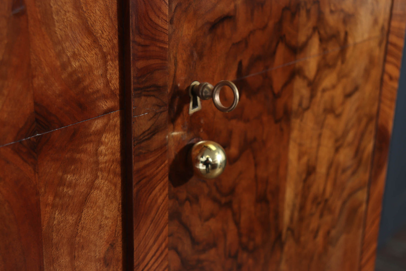 Italian Art Deco Cabinet in Walnut