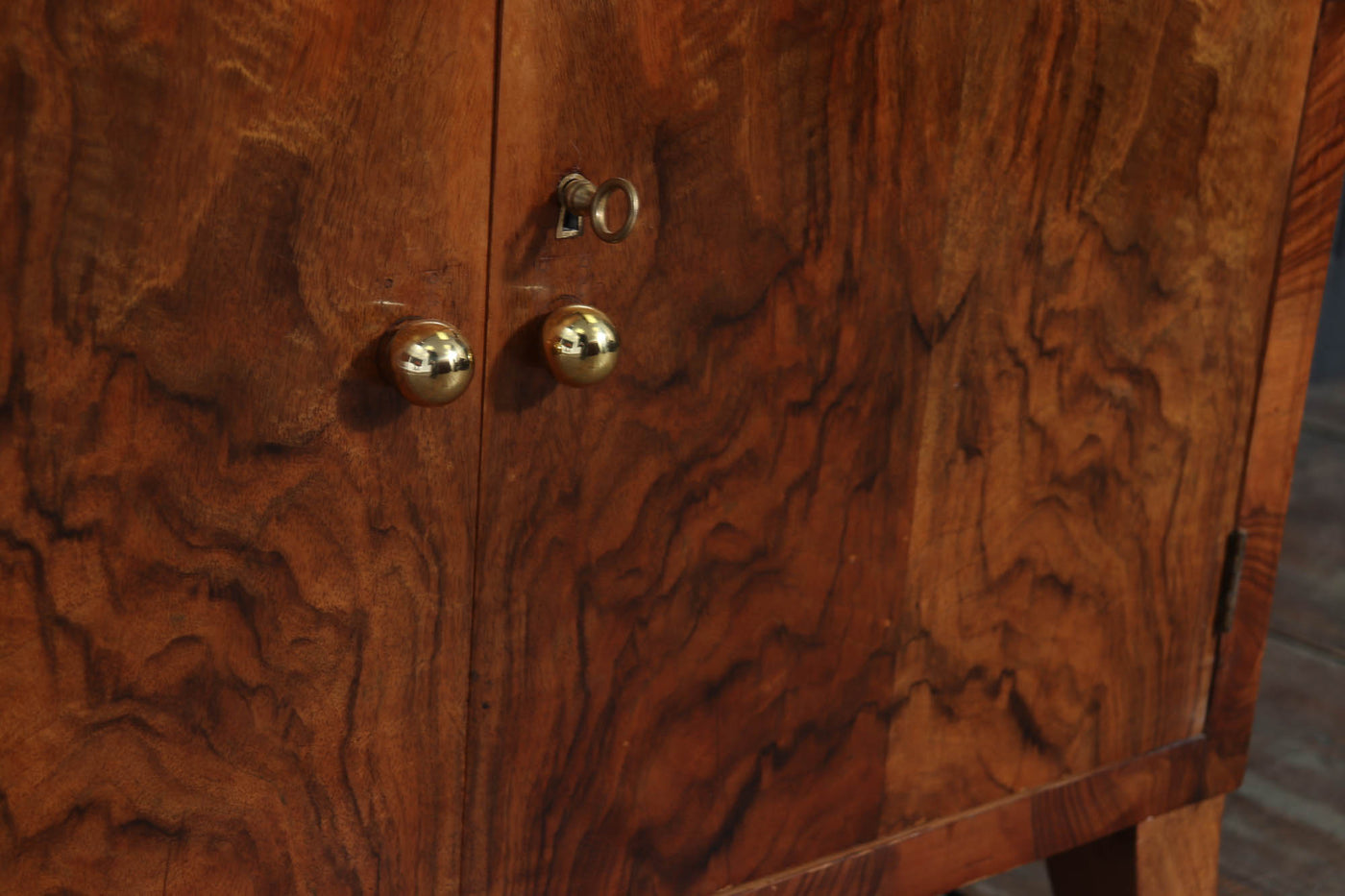 Italian Art Deco Cabinet in Walnut