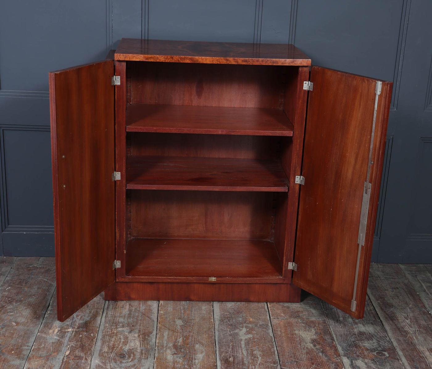 French Art Deco cabinet in Thuya