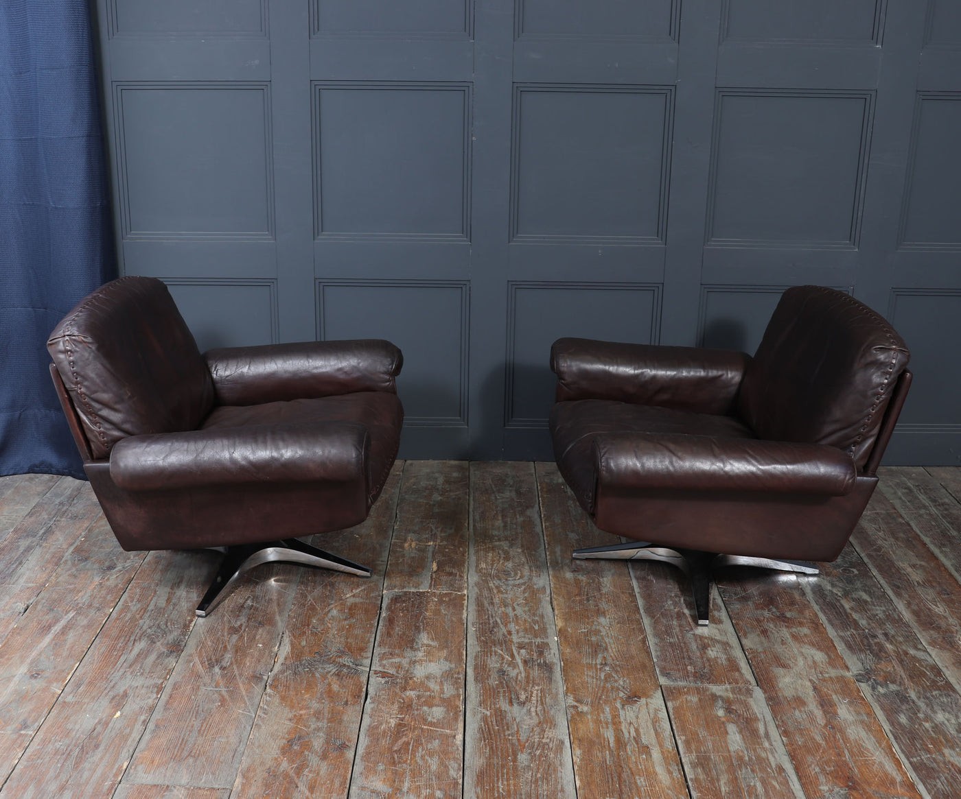 Pair of De Sede DS-31 Swivel Armchairs in Leather, Switzerland, c.1970s