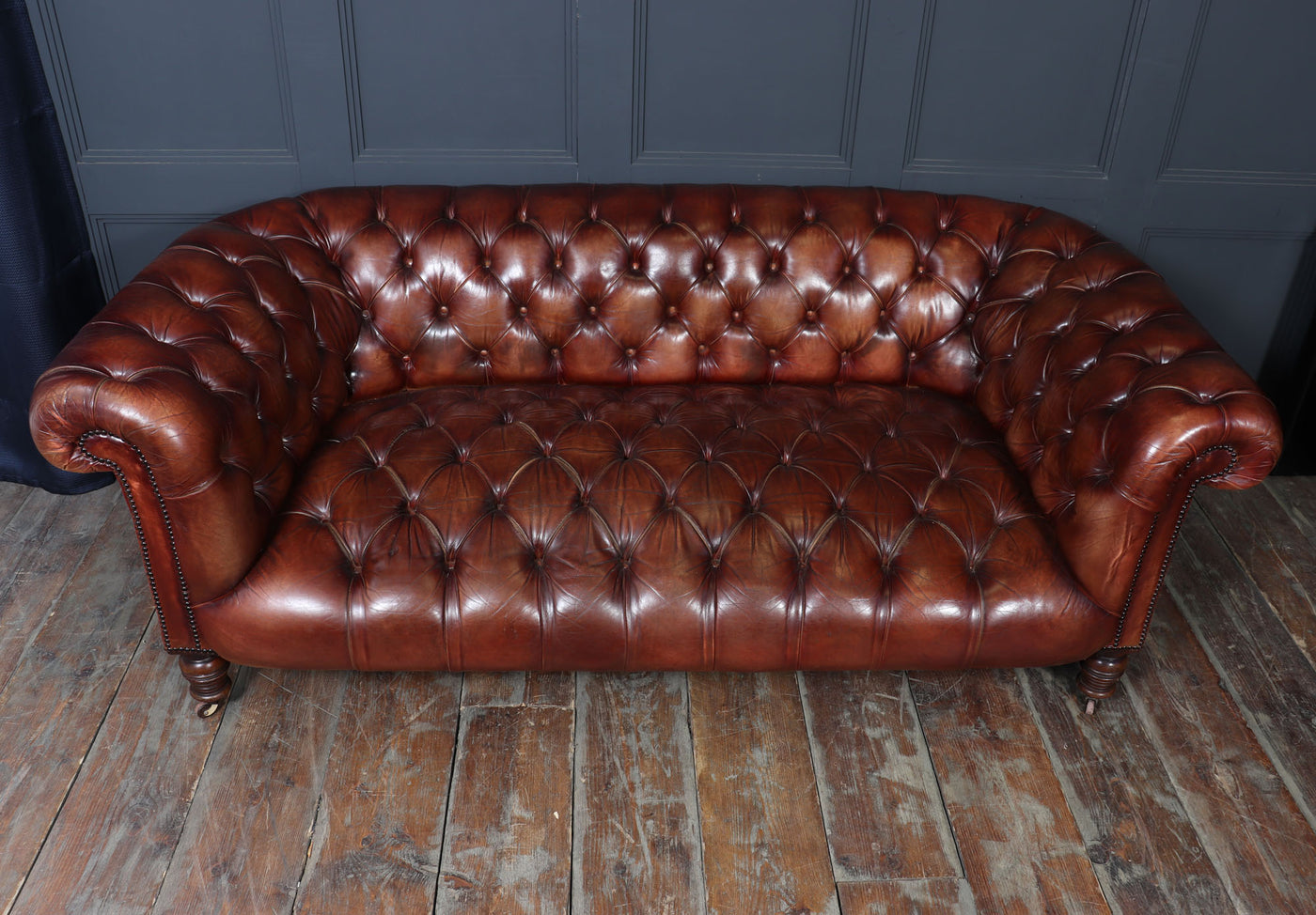 Antique Deep Buttoned Chesterfield Sofa in Hand-Dyed Chestnut brown Leather, c.1900