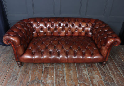 Antique Deep Buttoned Chesterfield Sofa in Hand-Dyed Chestnut brown Leather, c.1900