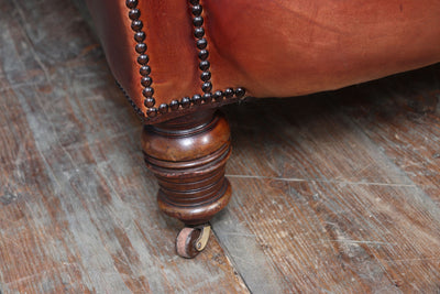 Antique Deep Buttoned Chesterfield Sofa in Hand-Dyed Chestnut brown Leather, c.1900