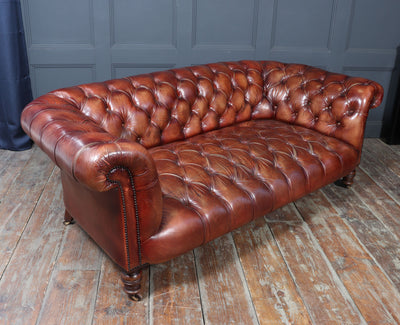 Antique Deep Buttoned Chesterfield Sofa in Hand-Dyed Chestnut brown Leather, c.1900