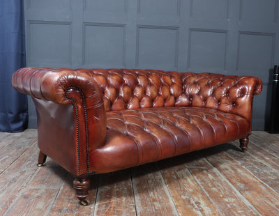Antique Deep Buttoned Chesterfield Sofa in Hand-Dyed Chestnut brown Leather, c.1900