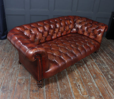 Antique Deep Buttoned Chesterfield Sofa in Hand-Dyed Chestnut brown Leather, c.1900