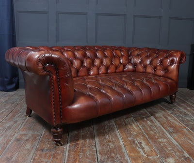 Antique Deep Buttoned Chesterfield Sofa in Hand-Dyed Chestnut brown Leather, c.1900