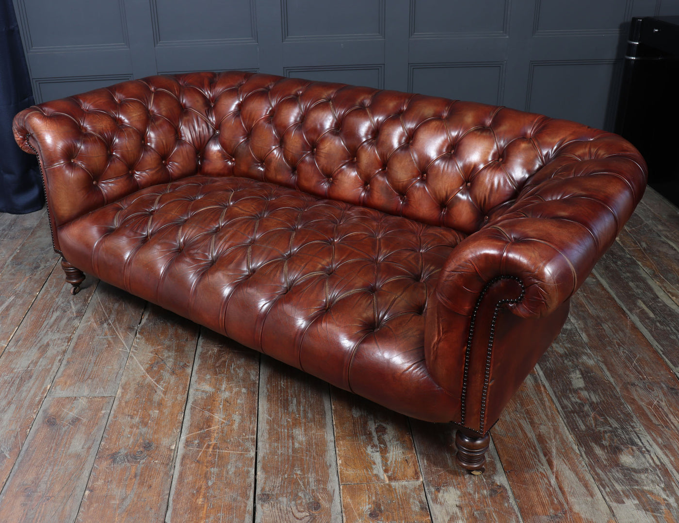 Antique Deep Buttoned Chesterfield Sofa in Hand-Dyed Chestnut brown Leather, c.1900