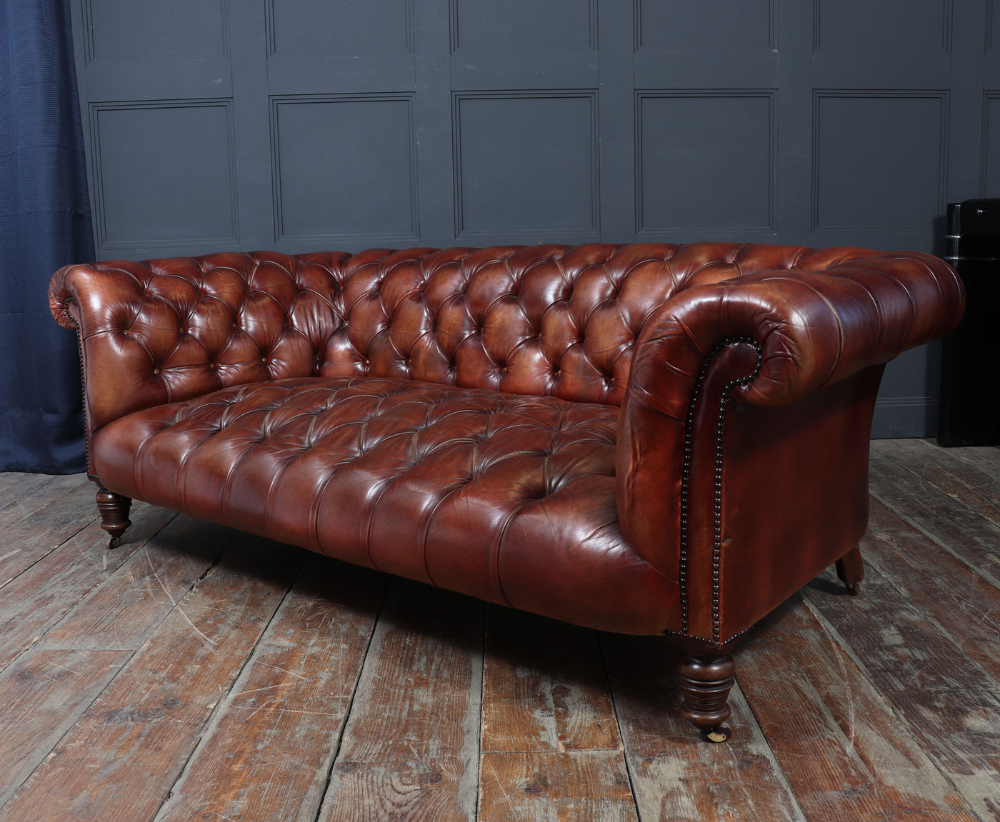 Antique Deep Buttoned Chesterfield Sofa in Hand-Dyed Chestnut brown Leather, c.1900