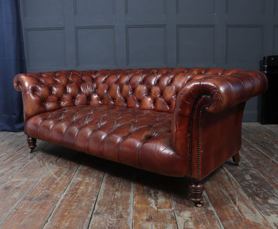 Antique Deep Buttoned Chesterfield Sofa in Hand-Dyed Chestnut brown Leather, c.1900