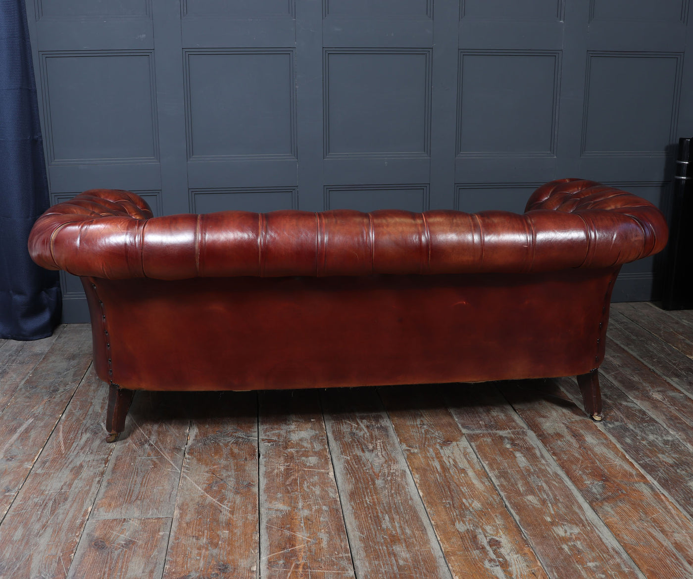 Antique Deep Buttoned Chesterfield Sofa in Hand-Dyed Chestnut brown Leather, c.1900