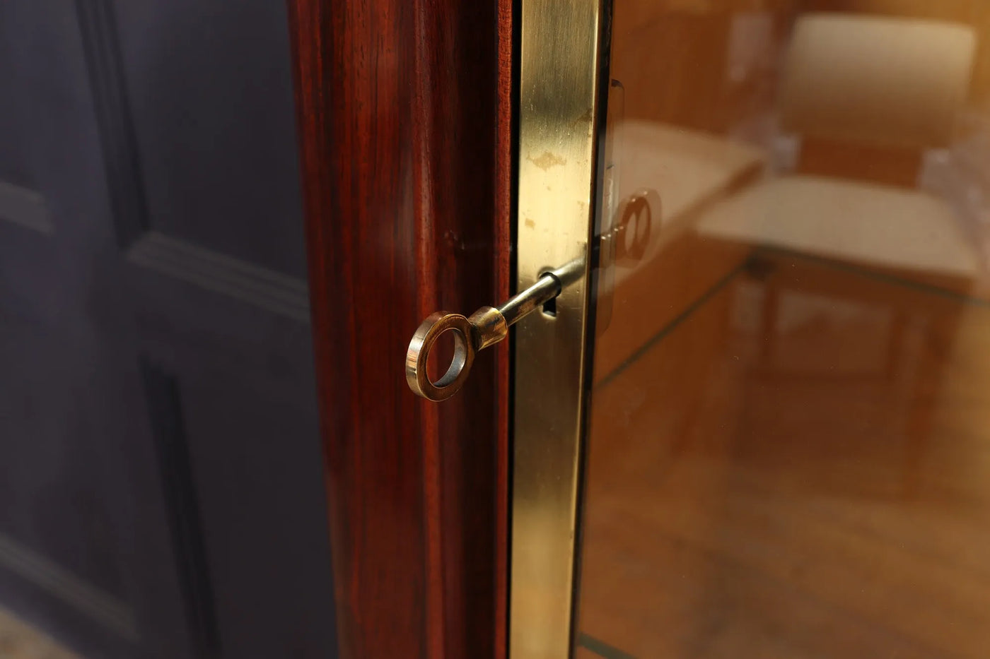 French Art Deco Display cabinet in Rosewood