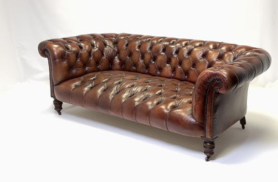 Antique Deep Buttoned Chesterfield Sofa in Hand-Dyed Chestnut brown Leather, c.1900