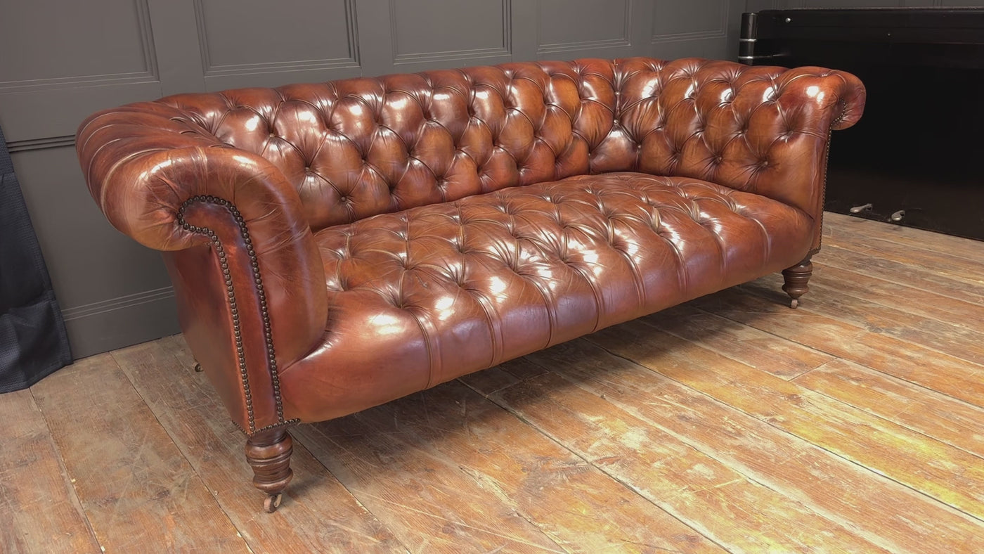 Antique Deep Buttoned Chesterfield Sofa in Hand-Dyed Chestnut brown Leather, c.1900