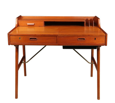 Teak Desk by Arne Wahl Iverson - Model 65 front